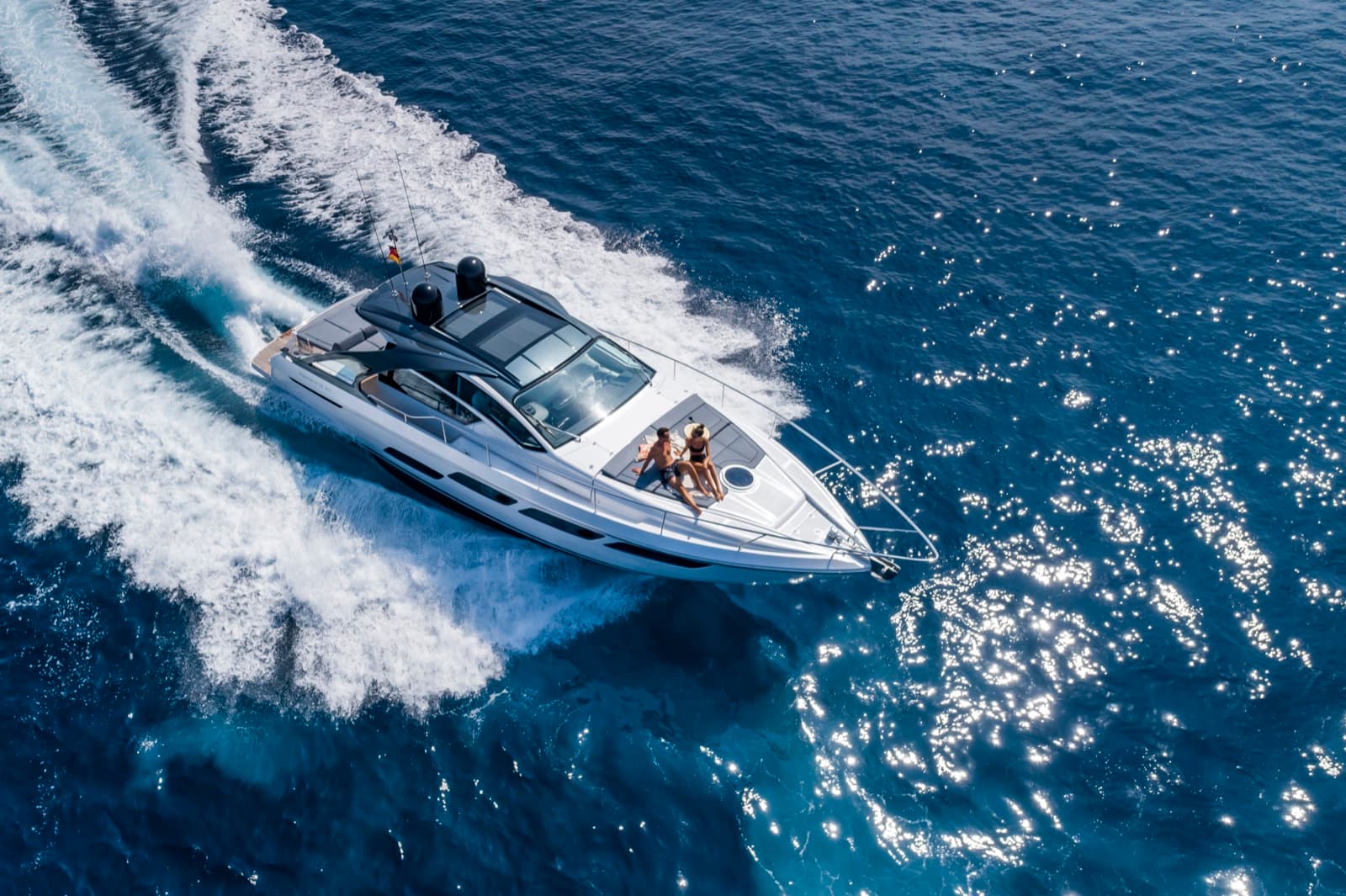 Performance flybridge yacht