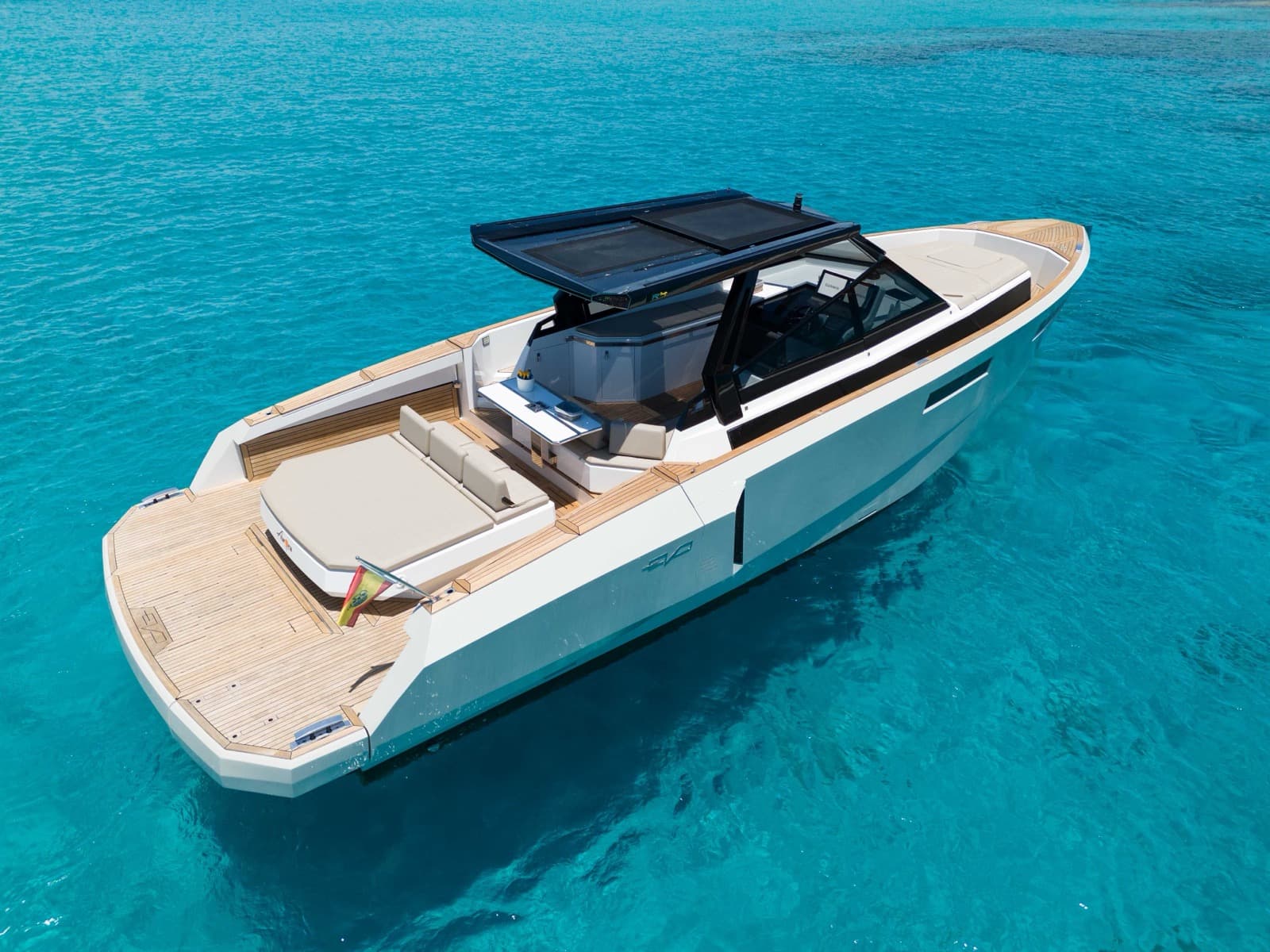 Open-water sport yacht